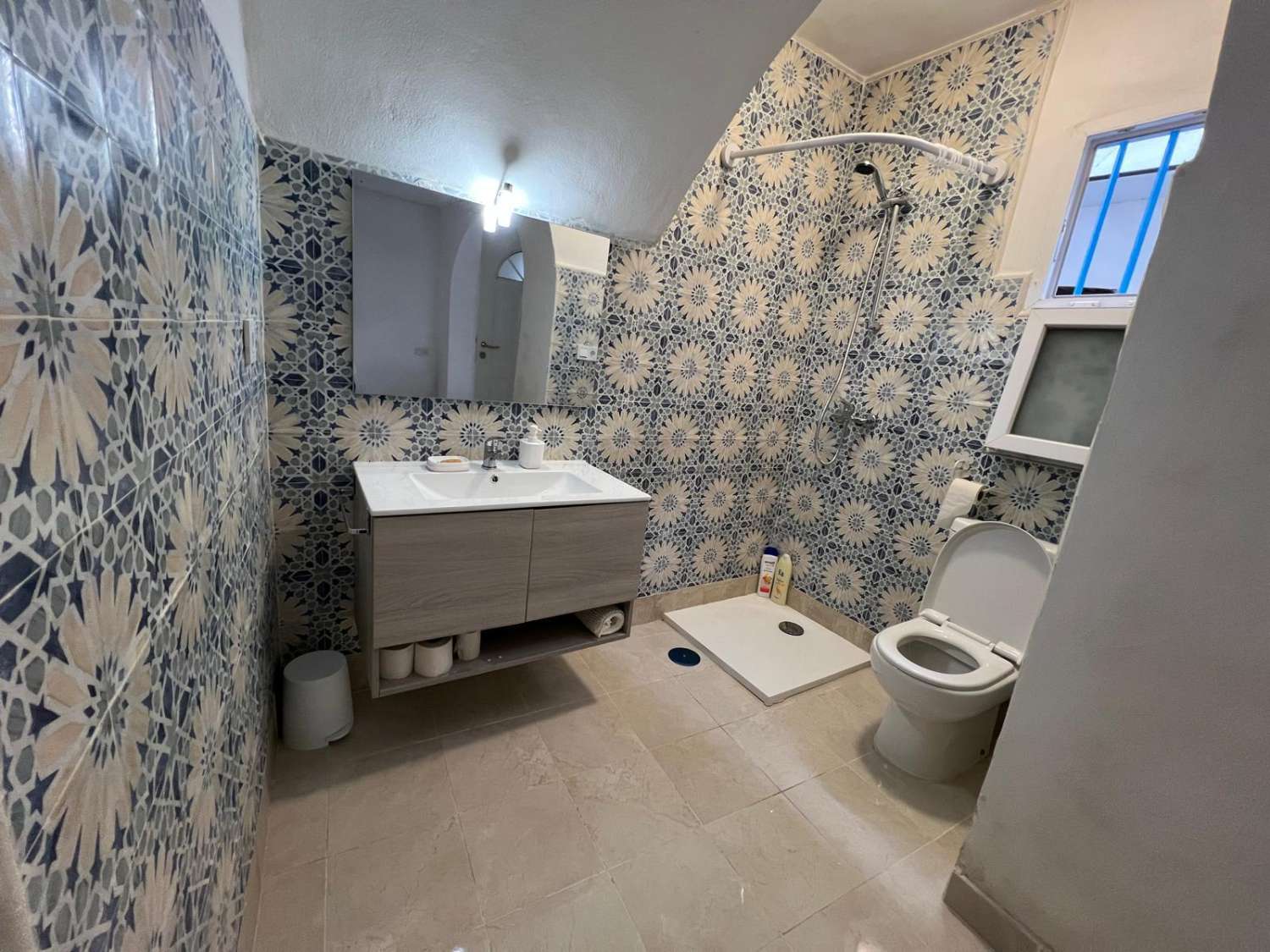 SE VENTE INTERESANTE PISO + LOCAL EN PLANTA BAJA EN PLENO BARRIO ALTO ANTIGUO DE SANLUCAR DE BARRAMEDA