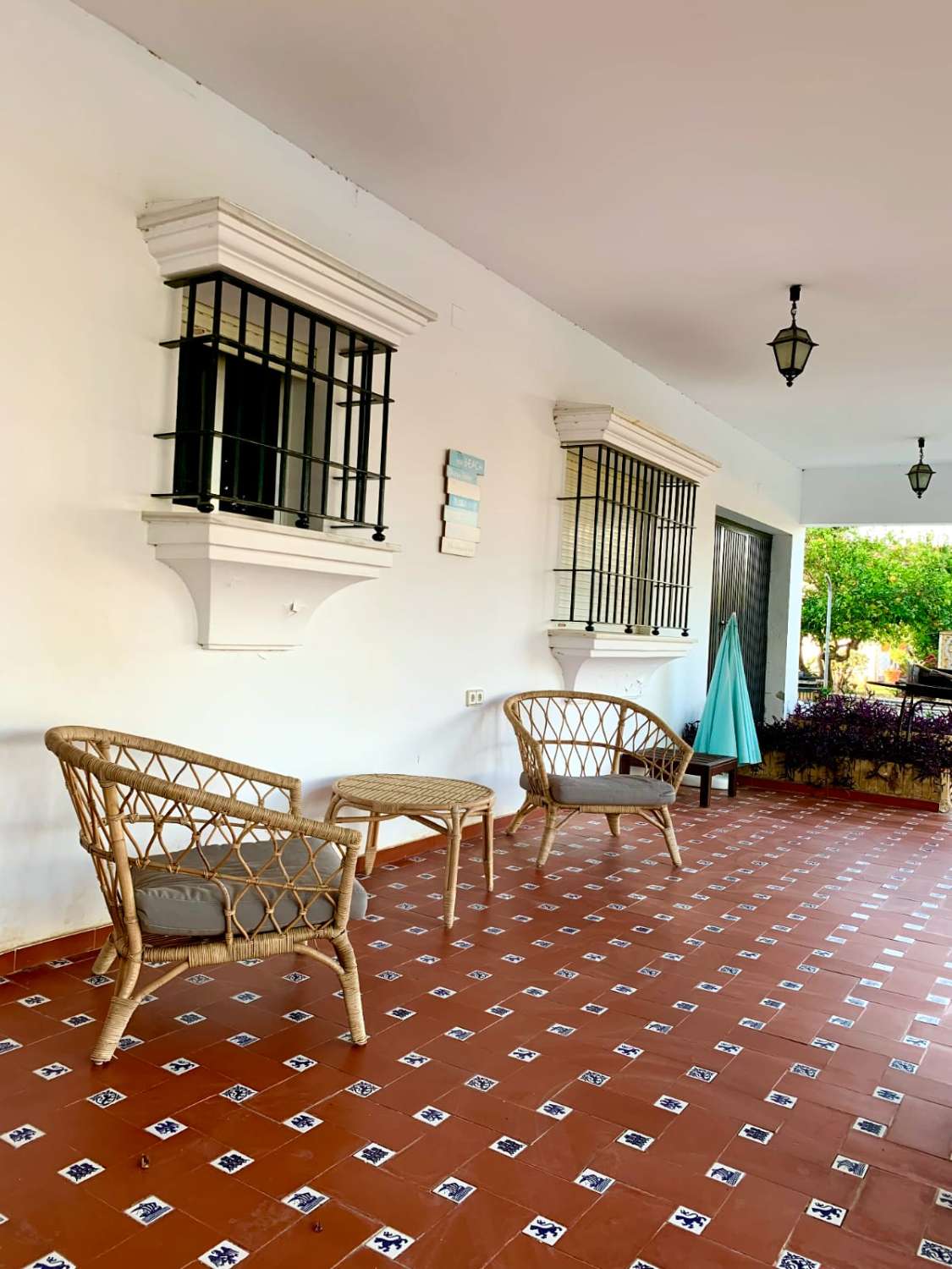 SE ALQUILA GRAN CHALET INDENDIENTE CON PISCINA EN ZONA CAMPO-PLAYA EN LA REYERTA ENTRE SANLUCAR Y CHIPIONA