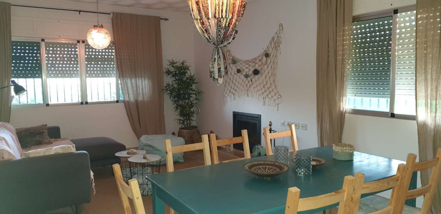 SE ALQUILA GRAN CHALET INDENDIENTE CON PISCINA EN ZONA CAMPO-PLAYA EN LA REYERTA ENTRE SANLUCAR Y CHIPIONA