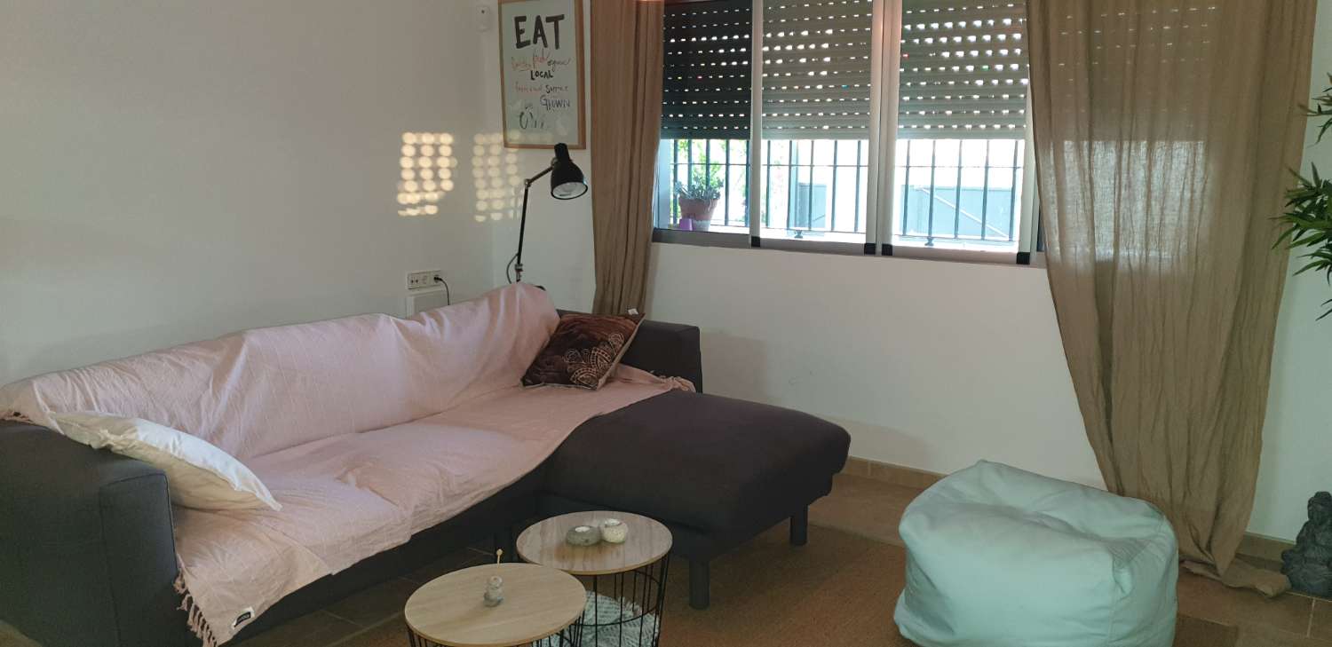 SE ALQUILA GRAN CHALET INDENDIENTE CON PISCINA EN ZONA CAMPO-PLAYA EN LA REYERTA ENTRE SANLUCAR Y CHIPIONA