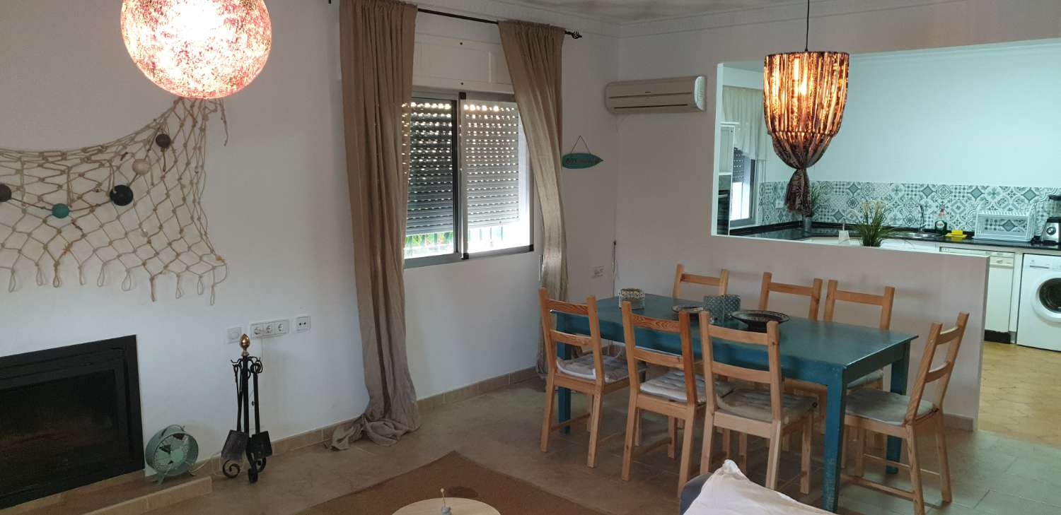 SE ALQUILA GRAN CHALET INDENDIENTE CON PISCINA EN ZONA CAMPO-PLAYA EN LA REYERTA ENTRE SANLUCAR Y CHIPIONA