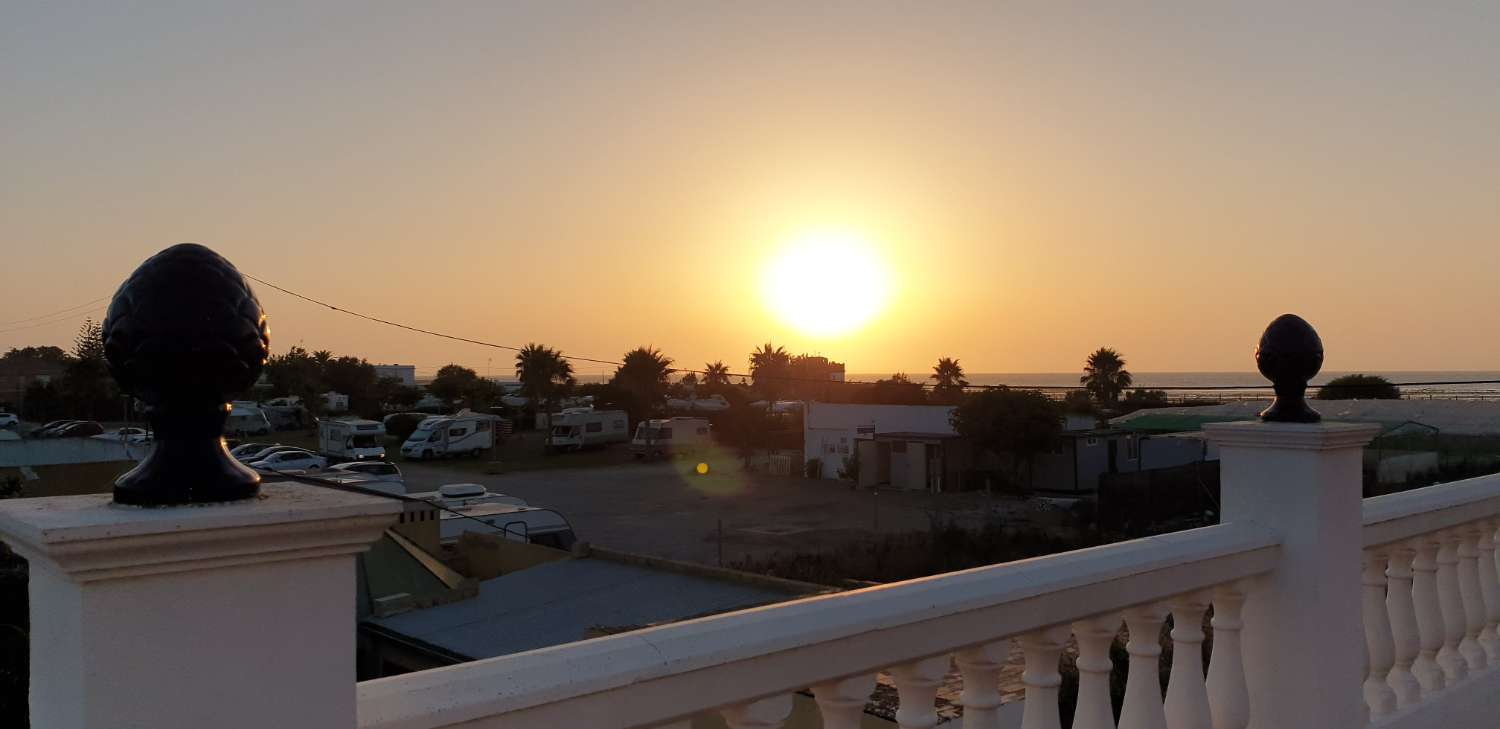 SE ALQUILA GRAN CHALET INDENDIENTE CON PISCINA EN ZONA CAMPO-PLAYA EN LA REYERTA ENTRE SANLUCAR Y CHIPIONA