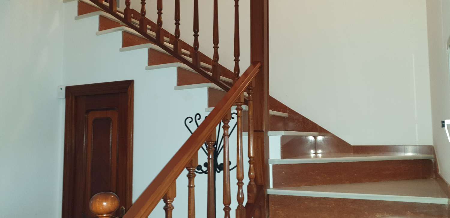 SE ALQUILA GRAN CHALET INDENDIENTE CON PISCINA EN ZONA CAMPO-PLAYA EN LA REYERTA ENTRE SANLUCAR Y CHIPIONA