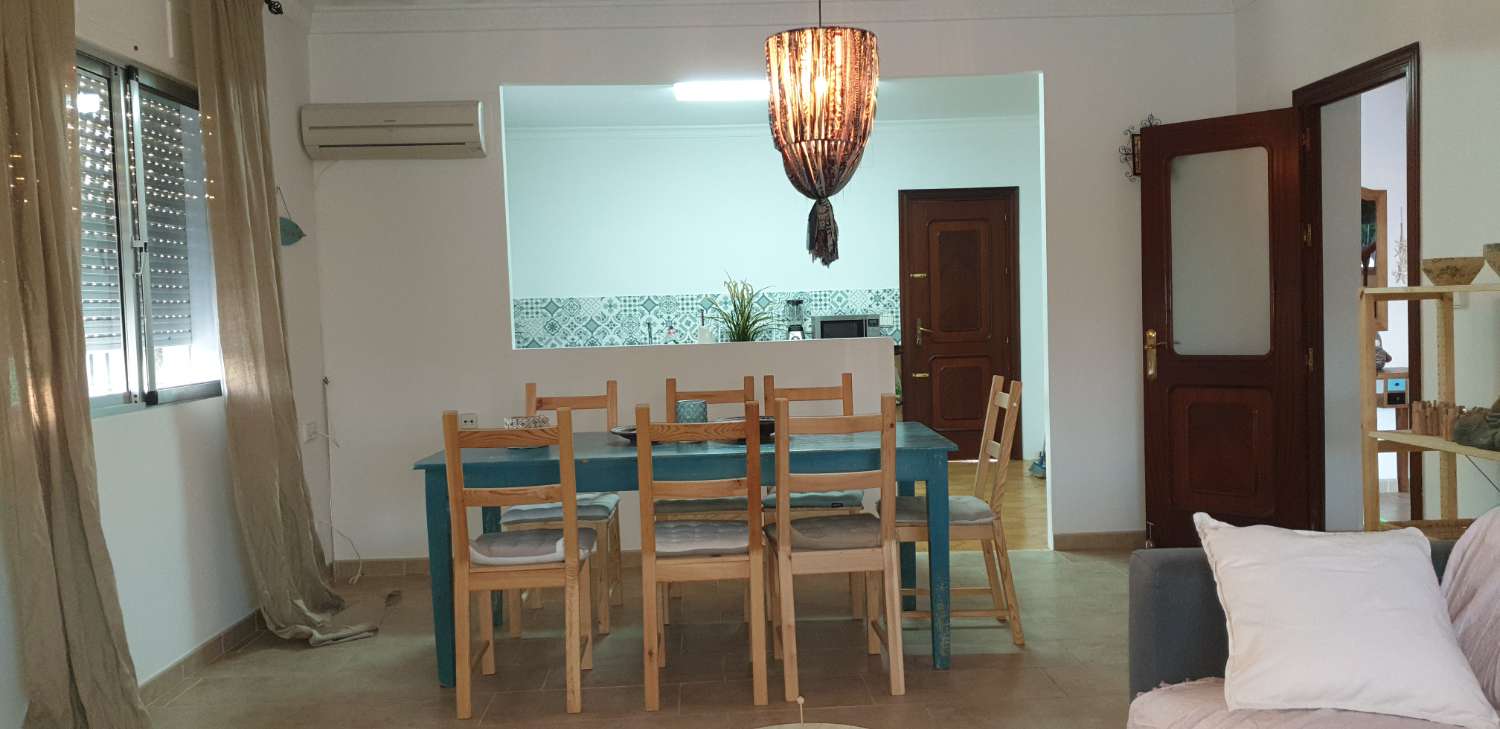 SE ALQUILA GRAN CHALET INDENDIENTE CON PISCINA EN ZONA CAMPO-PLAYA EN LA REYERTA ENTRE SANLUCAR Y CHIPIONA