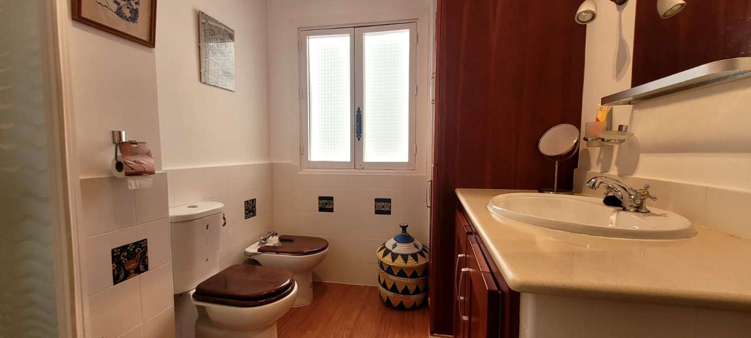 APPARTAMENTO MOLTO AFFASCINANTE E LUMINOSO IN VENDITA DI 70 M2 VICINO AL CENTRO E ALLA SPIAGGIA DI SANLUCAR DE BARRAMEDA