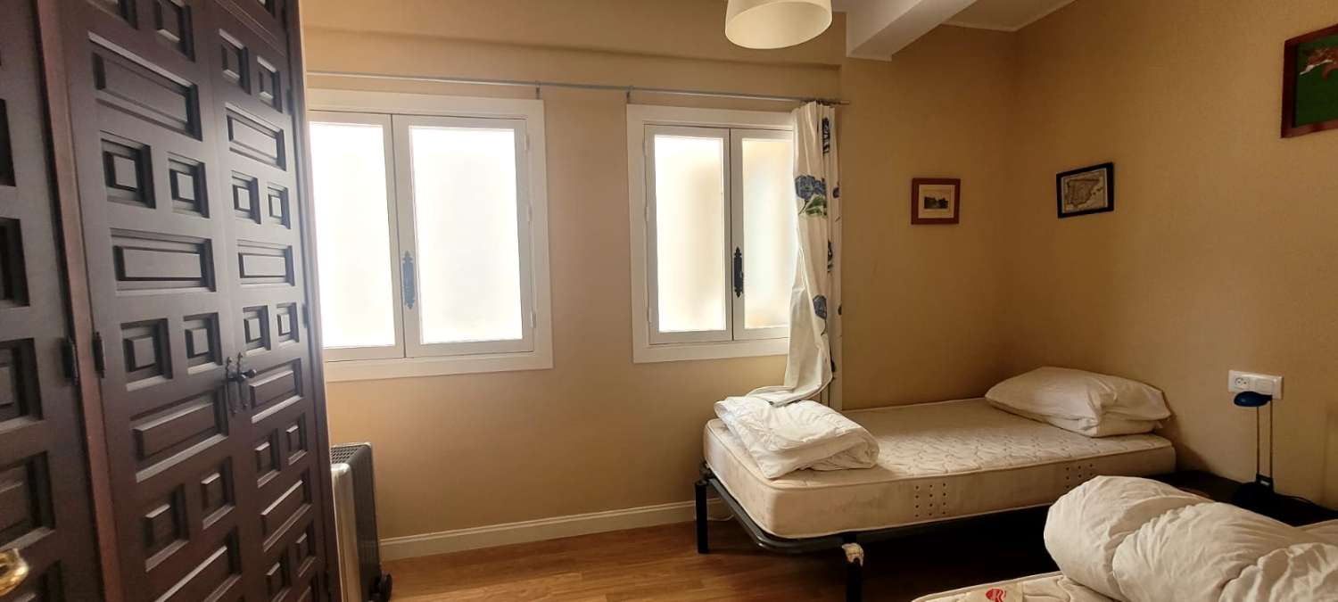 SEHR CHARMANTE UND HELLE WOHNUNG ZUR MIETE VON 75 M² IN DER NÄHE DES ZENTRUMS UND STRANDES FÜR SAISONZEITEN IN SANLUCAR DE BARRAMEDA