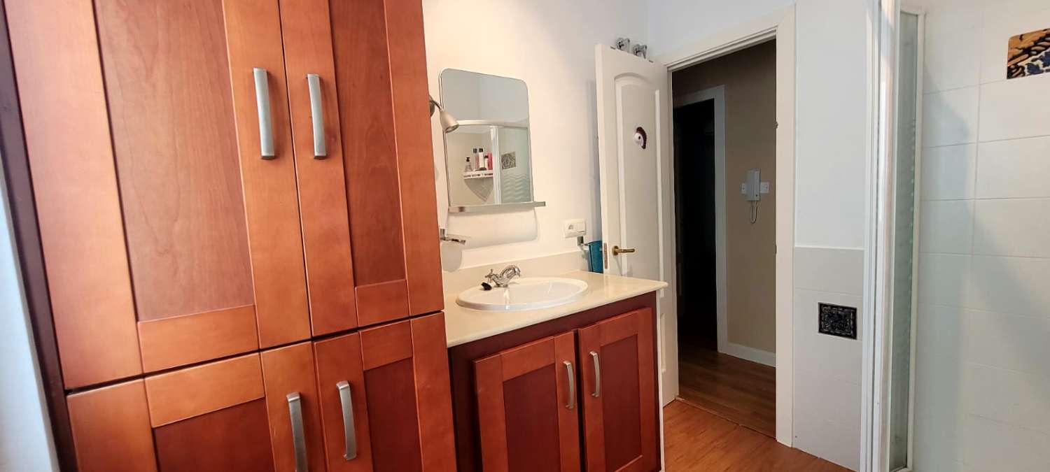 SEHR CHARMANTE UND HELLE WOHNUNG ZUR MIETE VON 75 M² IN DER NÄHE DES ZENTRUMS UND STRANDES FÜR SAISONZEITEN IN SANLUCAR DE BARRAMEDA