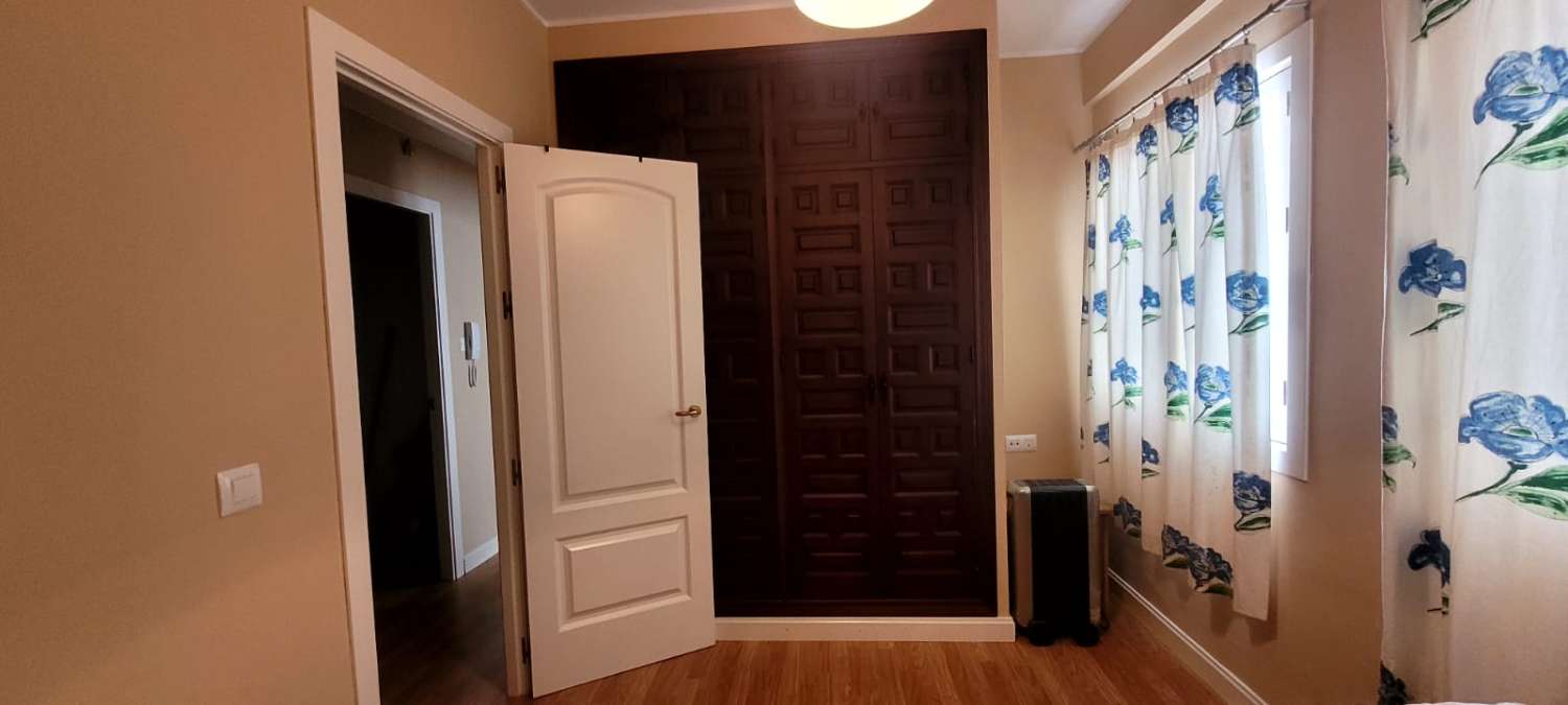 SEHR CHARMANTE UND HELLE WOHNUNG ZUR MIETE VON 75 M² IN DER NÄHE DES ZENTRUMS UND STRANDES FÜR SAISONZEITEN IN SANLUCAR DE BARRAMEDA