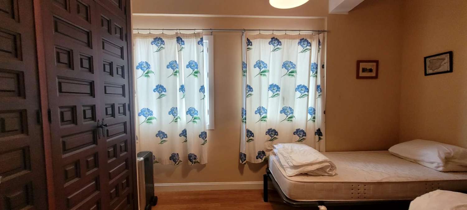 SEHR CHARMANTE UND HELLE WOHNUNG ZUR MIETE VON 75 M² IN DER NÄHE DES ZENTRUMS UND STRANDES FÜR SAISONZEITEN IN SANLUCAR DE BARRAMEDA