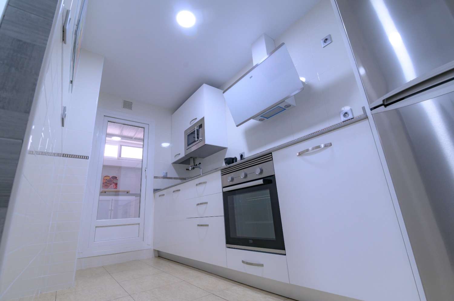 SE VENDE FABULOSO PISO BAJO CON LUJOSAS CALIDADES, GARAJE, TRASTERO Y 2 GRANDES TERRAZAS TECHADAS EN EL PASEO MARÍTIMO DE PUERTO REAL