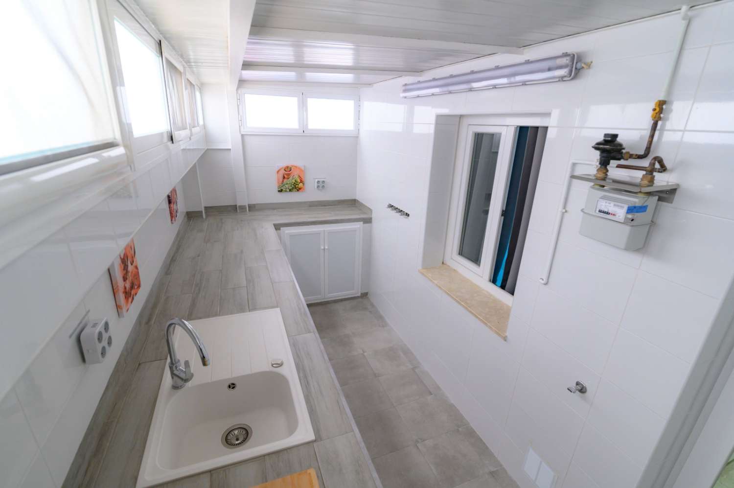 SE VENDE FABULOSO PISO BAJO CON LUJOSAS CALIDADES, GARAJE, TRASTERO Y 2 GRANDES TERRAZAS TECHADAS EN EL PASEO MARÍTIMO DE PUERTO REAL