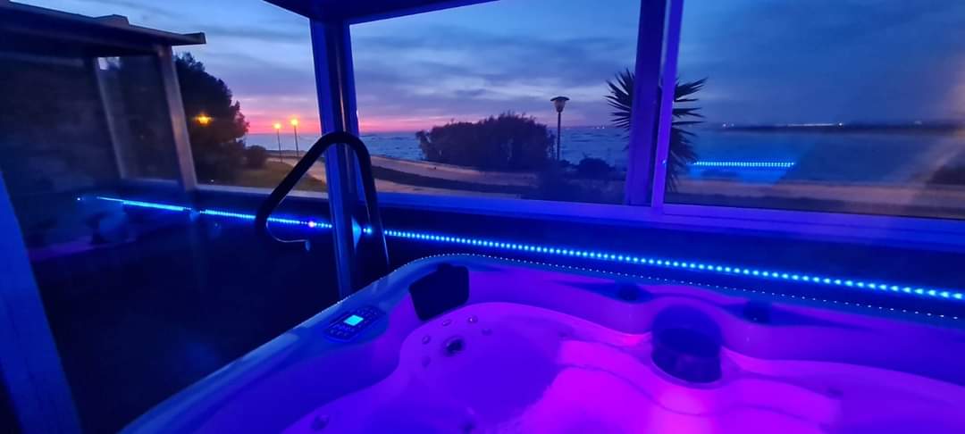 SE VENDE FABULOSO PISO BAJO CON LUJOSAS CALIDADES, GARAJE, TRASTERO Y 2 GRANDES TERRAZAS TECHADAS EN EL PASEO MARÍTIMO DE PUERTO REAL