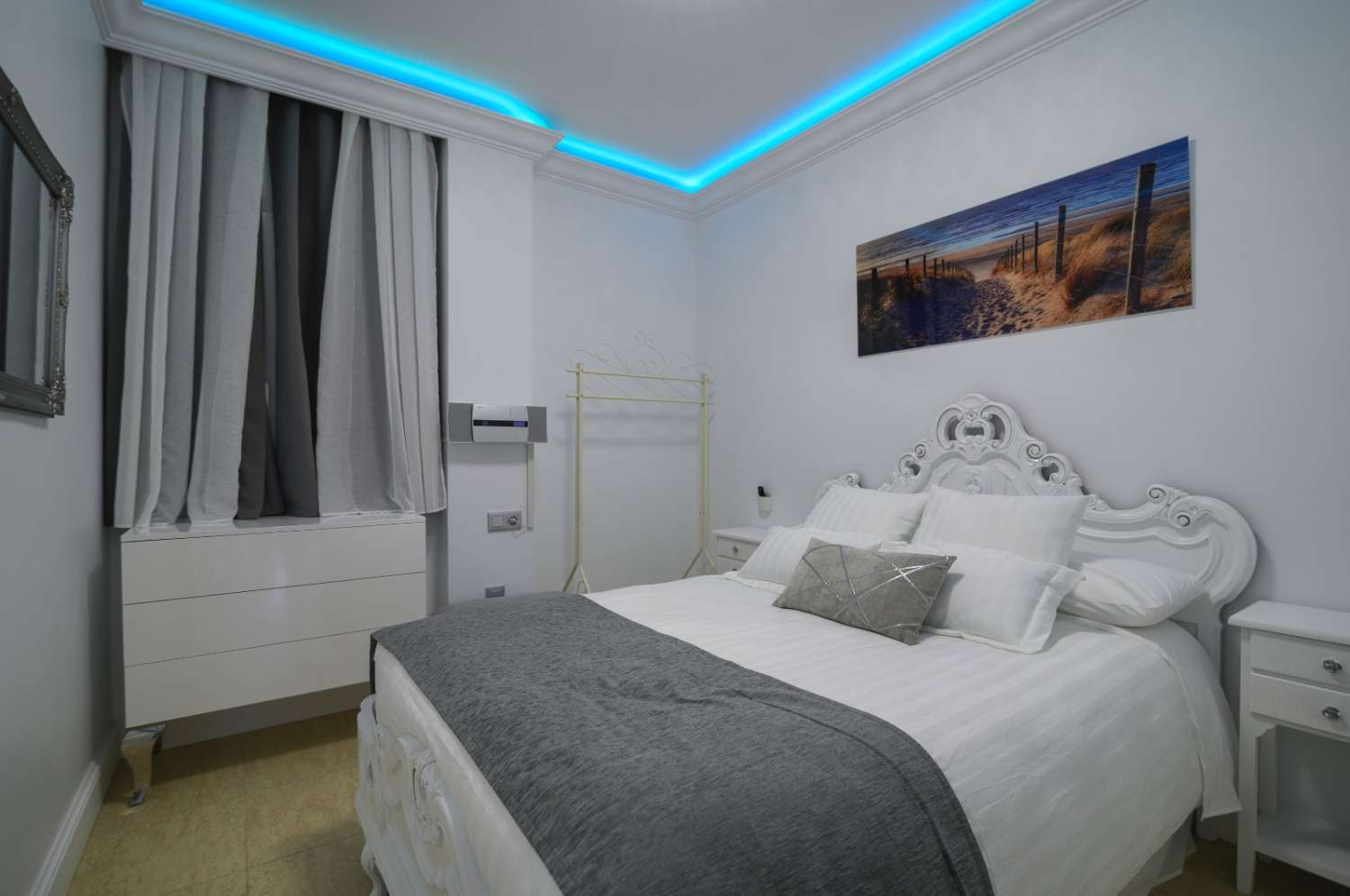 SE VENDE FABULOSO PISO BAJO CON LUJOSAS CALIDADES, GARAJE, TRASTERO Y 2 GRANDES TERRAZAS TECHADAS EN EL PASEO MARÍTIMO DE PUERTO REAL