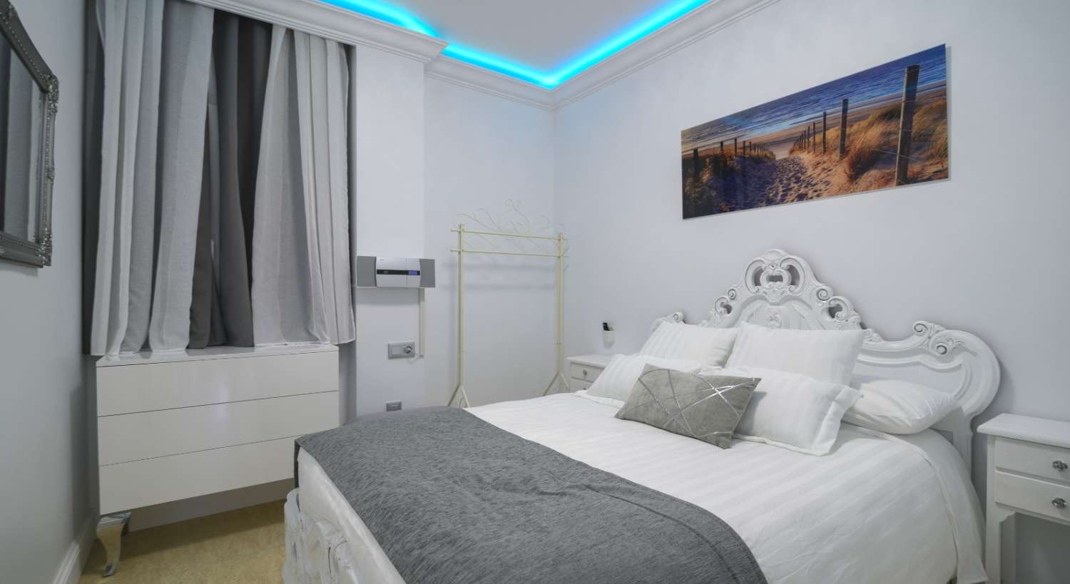 SE VENDE FABULOSO PISO BAJO CON LUJOSAS CALIDADES, GARAJE, TRASTERO Y 2 GRANDES TERRAZAS TECHADAS EN EL PASEO MARÍTIMO DE PUERTO REAL