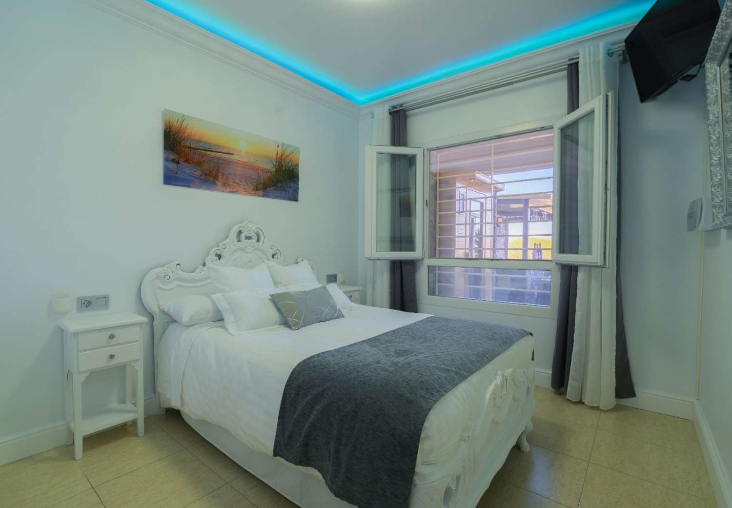 SE VENDE FABULOSO PISO BAJO CON LUJOSAS CALIDADES, GARAJE, TRASTERO Y 2 GRANDES TERRAZAS TECHADAS EN EL PASEO MARÍTIMO DE PUERTO REAL