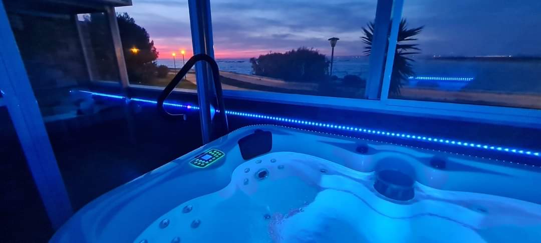 SE VENDE FABULOSO PISO BAJO CON LUJOSAS CALIDADES, GARAJE, TRASTERO Y 2 GRANDES TERRAZAS TECHADAS EN EL PASEO MARÍTIMO DE PUERTO REAL