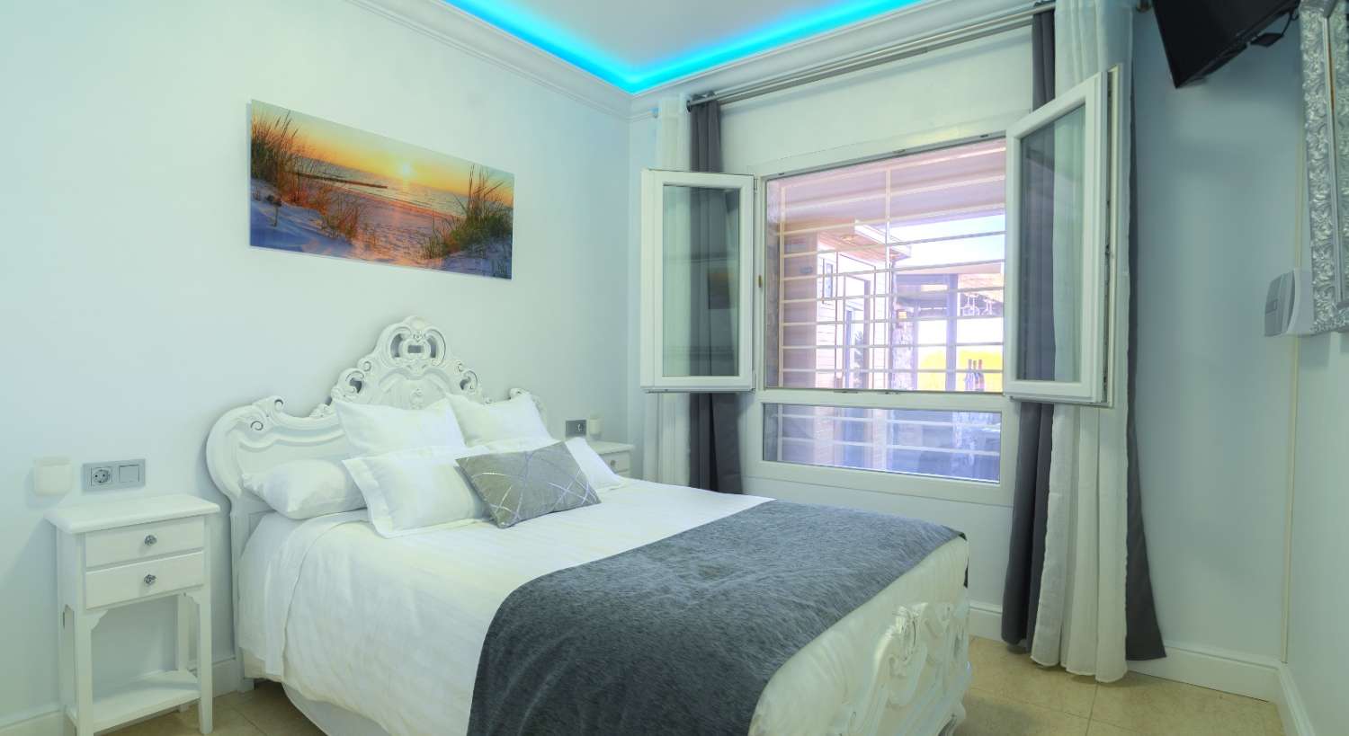 SE VENDE FABULOSO PISO BAJO CON LUJOSAS CALIDADES, GARAJE, TRASTERO Y 2 GRANDES TERRAZAS TECHADAS EN EL PASEO MARÍTIMO DE PUERTO REAL