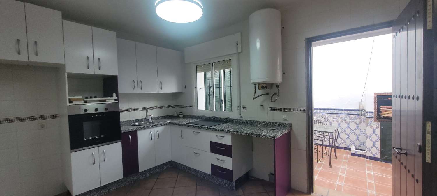 SE ALQUILA ESTUPENDO CHALET ADOSADO DE 165 M2 CON 4 DORMITORIOS Y 2 BAÑOS EN RESIDENCIAL ESPÍRITU SANTO DE SANLUCAR DE BARRAMEDA
