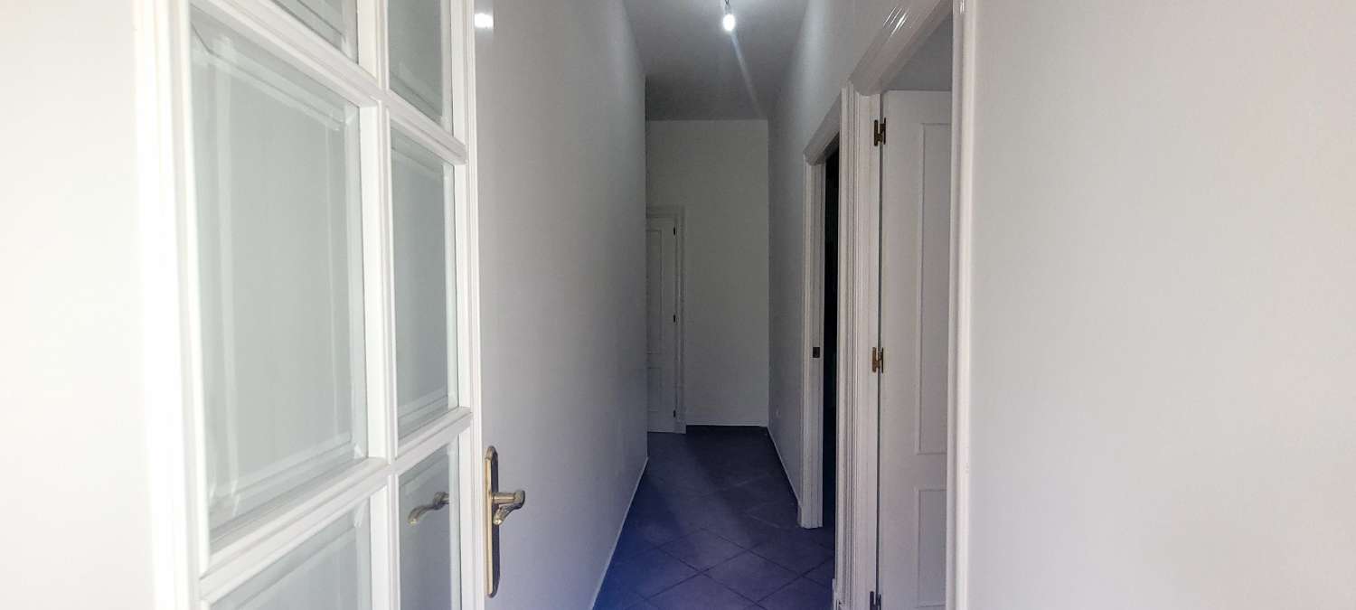 SE ALQUILA ESTUPENDO CHALET ADOSADO DE 165 M2 CON 4 DORMITORIOS Y 2 BAÑOS EN RESIDENCIAL ESPÍRITU SANTO DE SANLUCAR DE BARRAMEDA