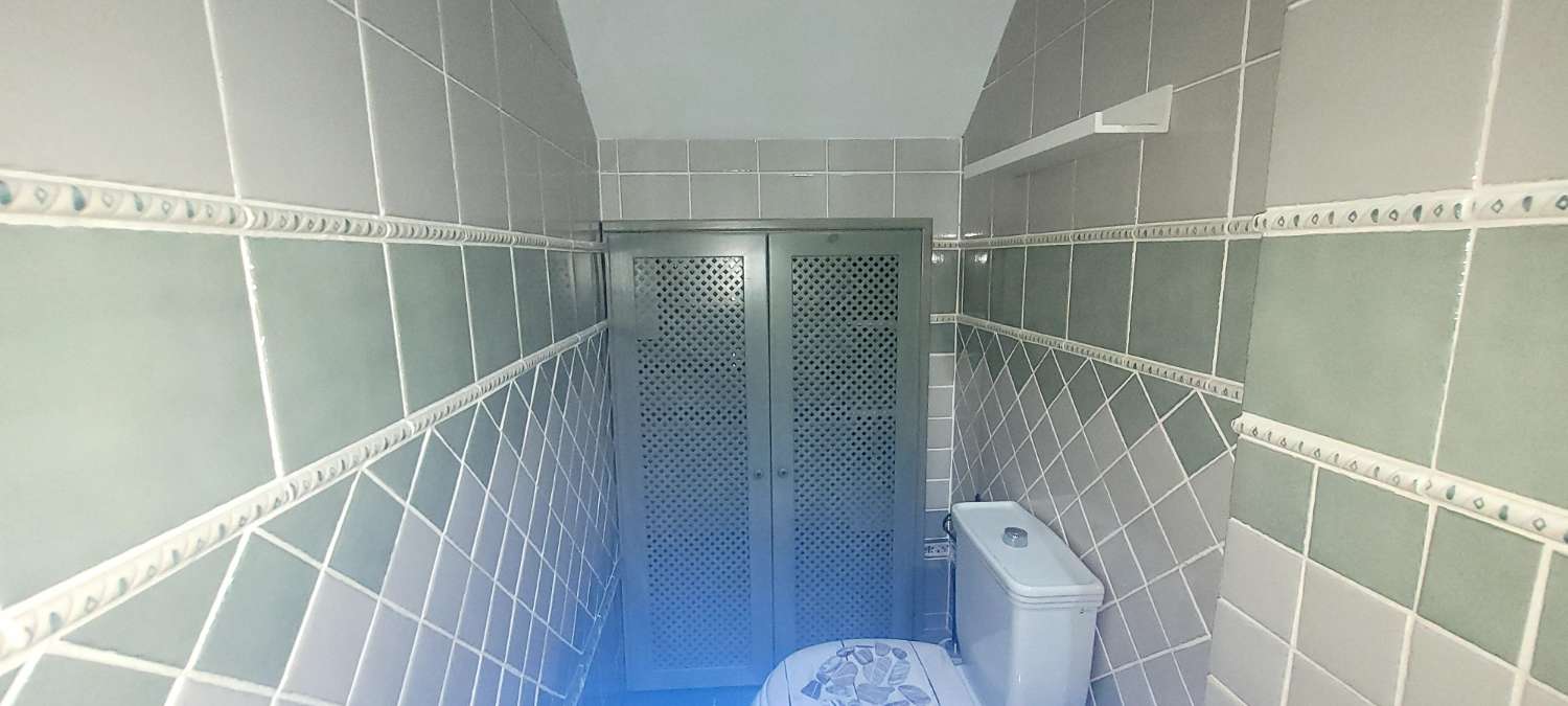 SE ALQUILA ESTUPENDO CHALET ADOSADO DE 165 M2 CON 4 DORMITORIOS Y 2 BAÑOS EN RESIDENCIAL ESPÍRITU SANTO DE SANLUCAR DE BARRAMEDA