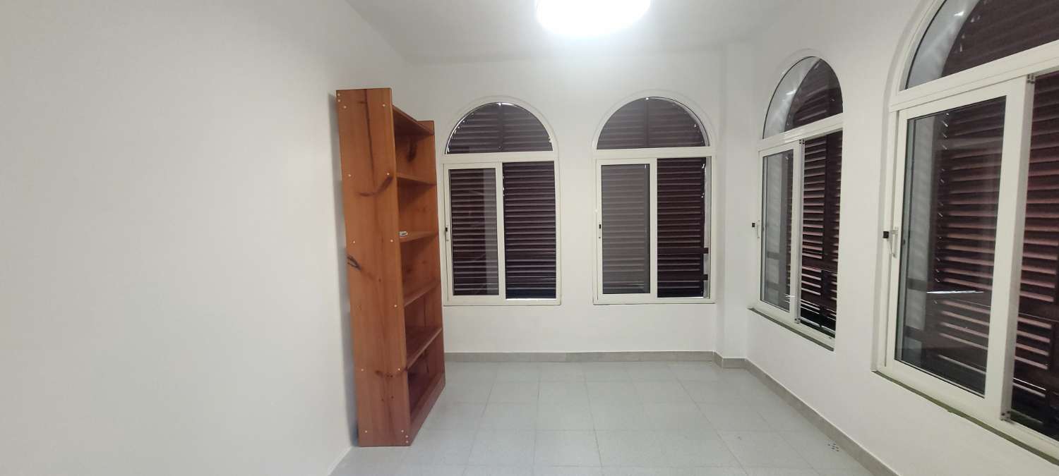 SE ALQUILA ESTUPENDO CHALET ADOSADO DE 165 M2 CON 4 DORMITORIOS Y 2 BAÑOS EN RESIDENCIAL ESPÍRITU SANTO DE SANLUCAR DE BARRAMEDA