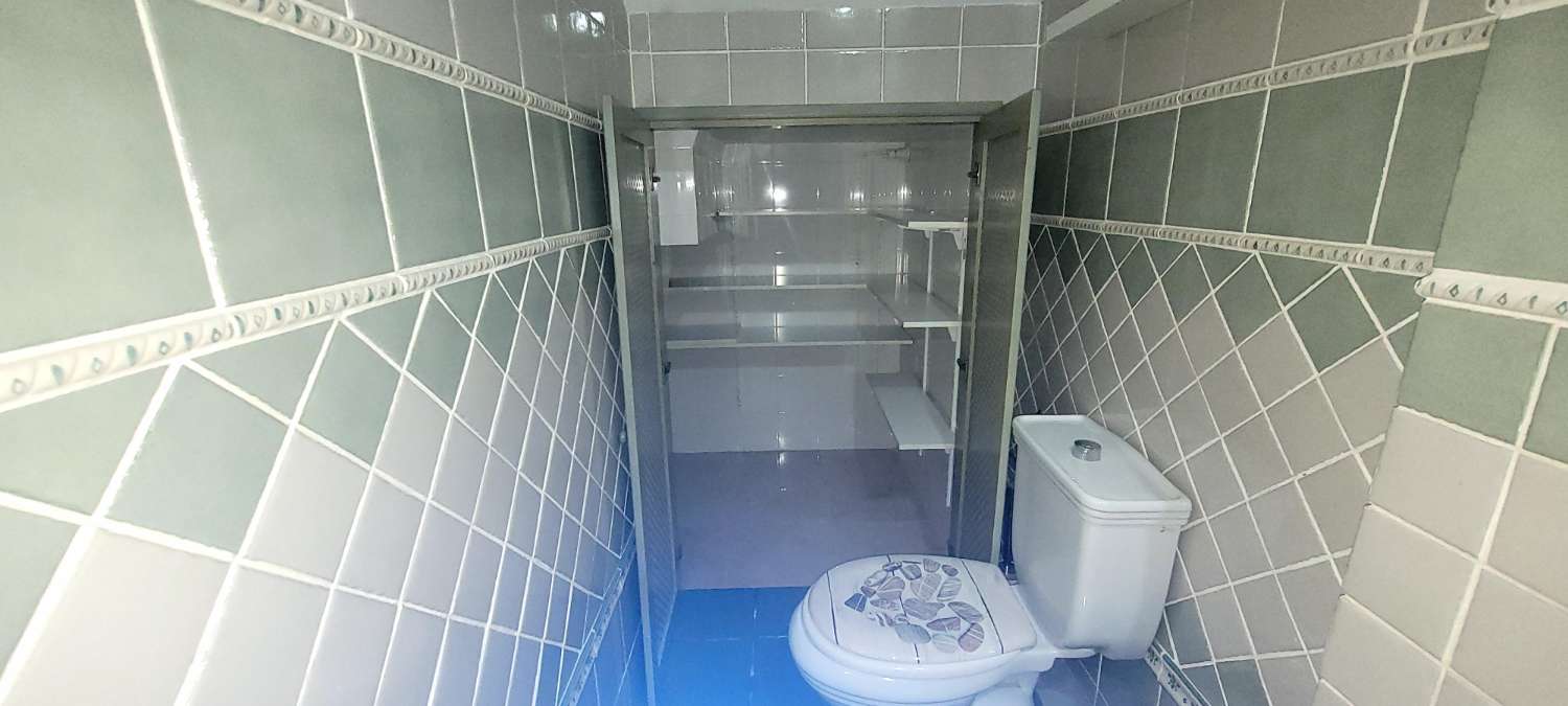 SE ALQUILA ESTUPENDO CHALET ADOSADO DE 165 M2 CON 4 DORMITORIOS Y 2 BAÑOS EN RESIDENCIAL ESPÍRITU SANTO DE SANLUCAR DE BARRAMEDA