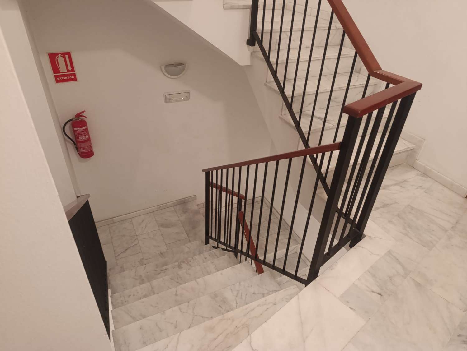 SE VENDE ESTUPENDO PISO DE 70 M2, 3 DORMITORIOS Y 1 BAÑO EN 1ª PLANTA SIN ASCENSOR EN BARRIO ALTO DE SANLÚCAR DE BARRAMEDA