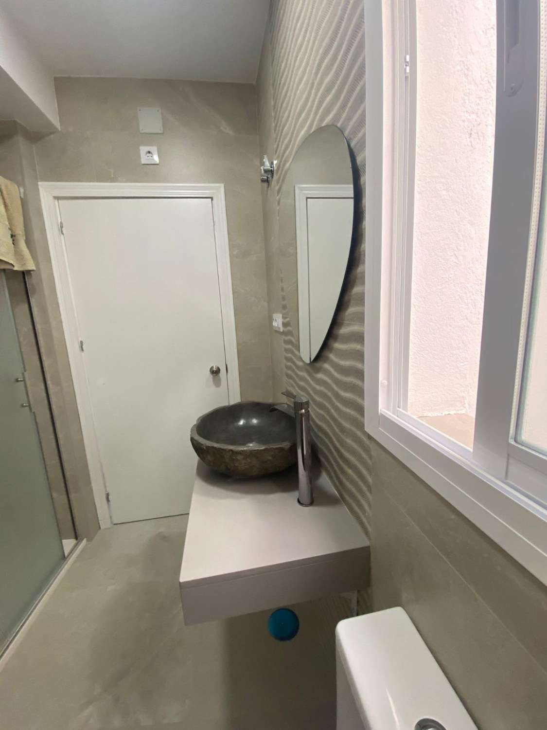 SE ALQUILA AMPLIA HABITACIÓN PARA ESTUDIANTES O TRABAJADORES EN PISO COMPARTIDO de 5 HABITACIONES EN JEREZ DE LA FRONTERA (EL RETIRO) CON 8 COMPAÑEROS