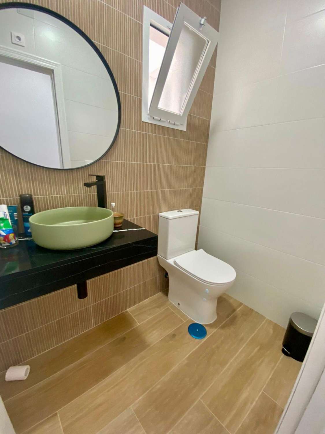 SE ALQUILA AMPLIA HABITACIÓN PARA ESTUDIANTES O TRABAJADORES EN PISO COMPARTIDO de 5 HABITACIONES EN JEREZ DE LA FRONTERA (EL RETIRO) CON 8 COMPAÑEROS