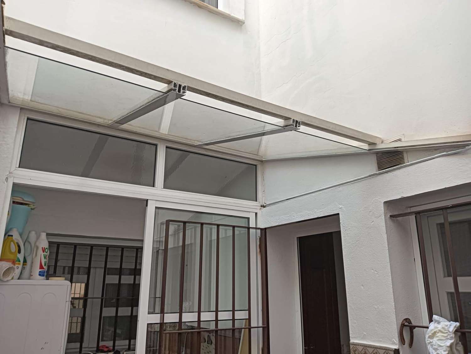 SE VENDE ESTUPENDO CHALET ADOSADO DE 155 M2 CON 6 DORMITORIOS EN ZONA MAMELON Y ALVARO DOMECQ EN JEREZ DE LA FRONTERA