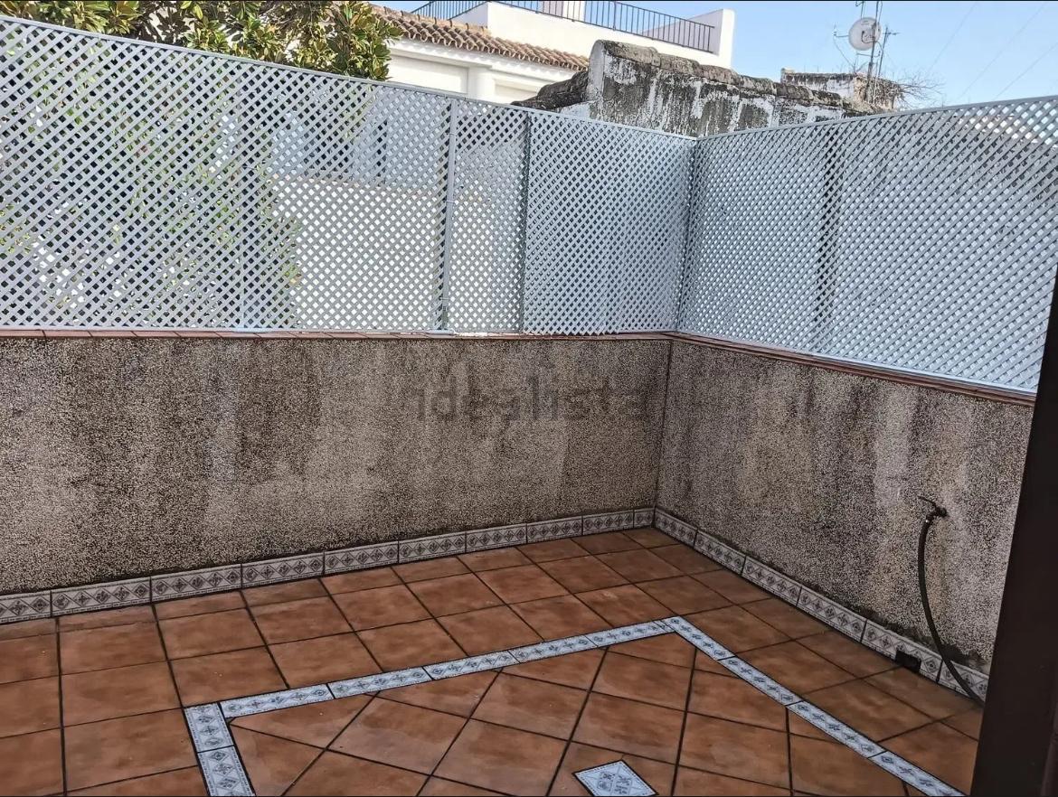 SE VENDE ESTUPENDO CHALET ADOSADO DE 155 M2 CON 6 DORMITORIOS EN ZONA MAMELON Y ALVARO DOMECQ EN JEREZ DE LA FRONTERA