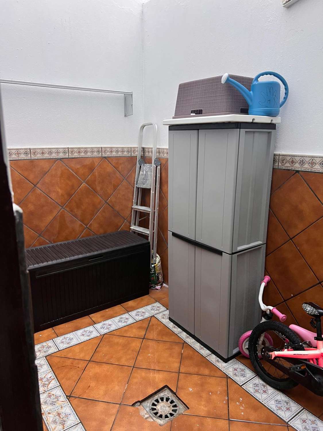 SE VENDE ESTUPENDO CHALET ADOSADO DE 155 M2 CON 6 DORMITORIOS EN ZONA MAMELON Y ALVARO DOMECQ EN JEREZ DE LA FRONTERA