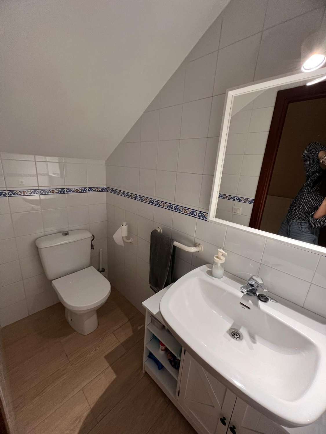 SE VENDE ESTUPENDO CHALET ADOSADO DE 155 M2 CON 6 DORMITORIOS EN ZONA MAMELON Y ALVARO DOMECQ EN JEREZ DE LA FRONTERA