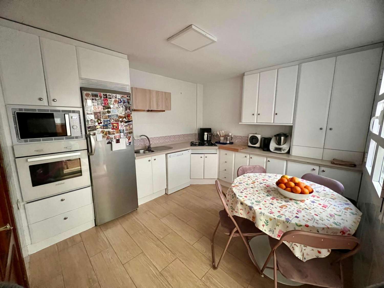 SE VENDE ESTUPENDO CHALET ADOSADO DE 155 M2 CON 6 DORMITORIOS EN ZONA MAMELON Y ALVARO DOMECQ EN JEREZ DE LA FRONTERA