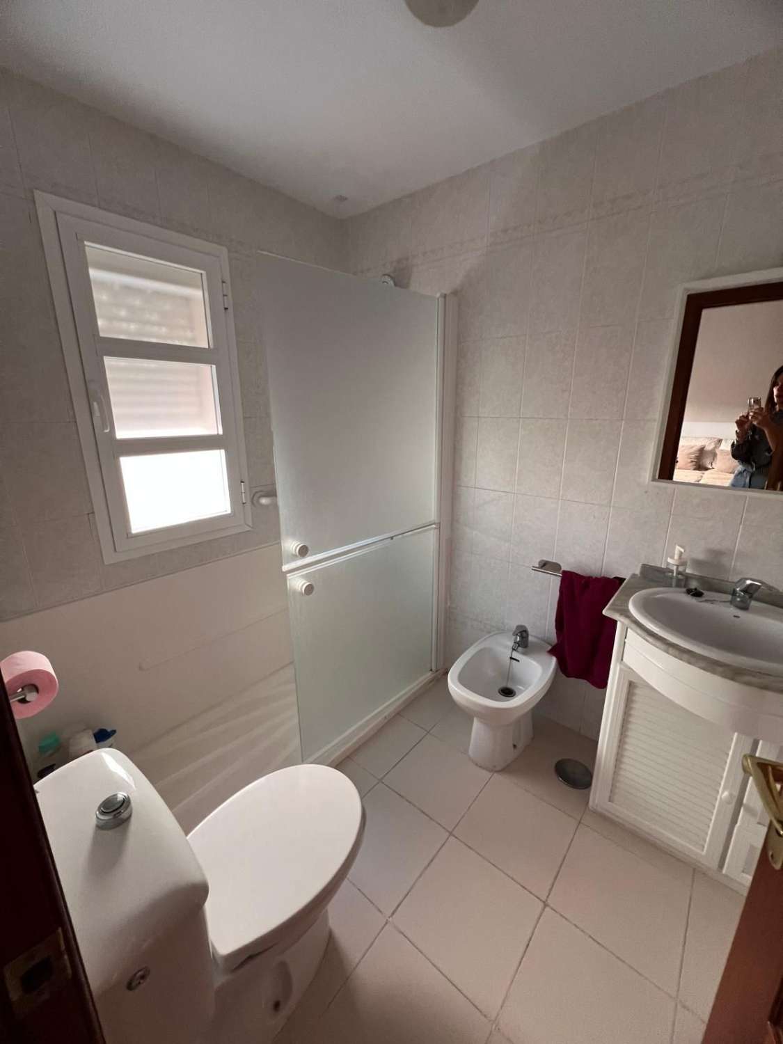 SE VENDE ESTUPENDO CHALET ADOSADO DE 155 M2 CON 6 DORMITORIOS EN ZONA MAMELON Y ALVARO DOMECQ EN JEREZ DE LA FRONTERA