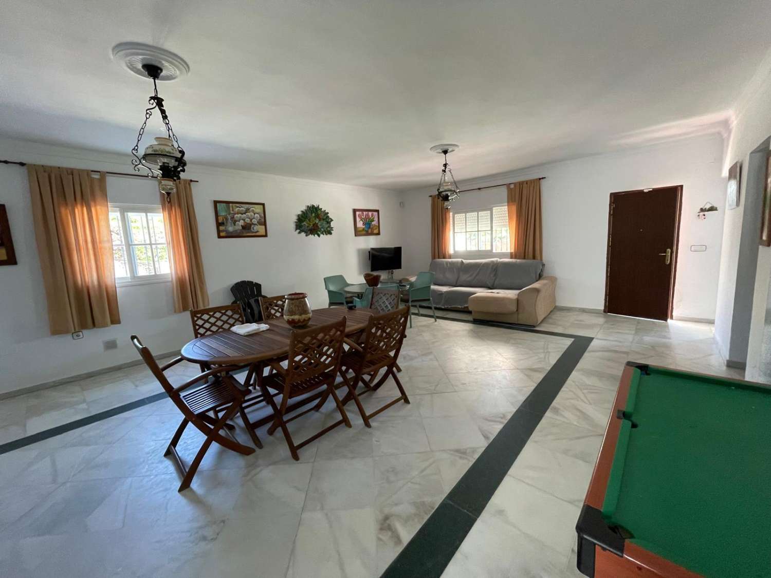 SE ALQUILA ANUAL GRAN CHALET DE 200 M2 CON 5 DORMITORIOS Y 2 BAÑOS A POCOS METROS DEL MAR EN CAMINO DE LA REYERTA, LA JARA, SANLÚCAR DE BARRAMEDA