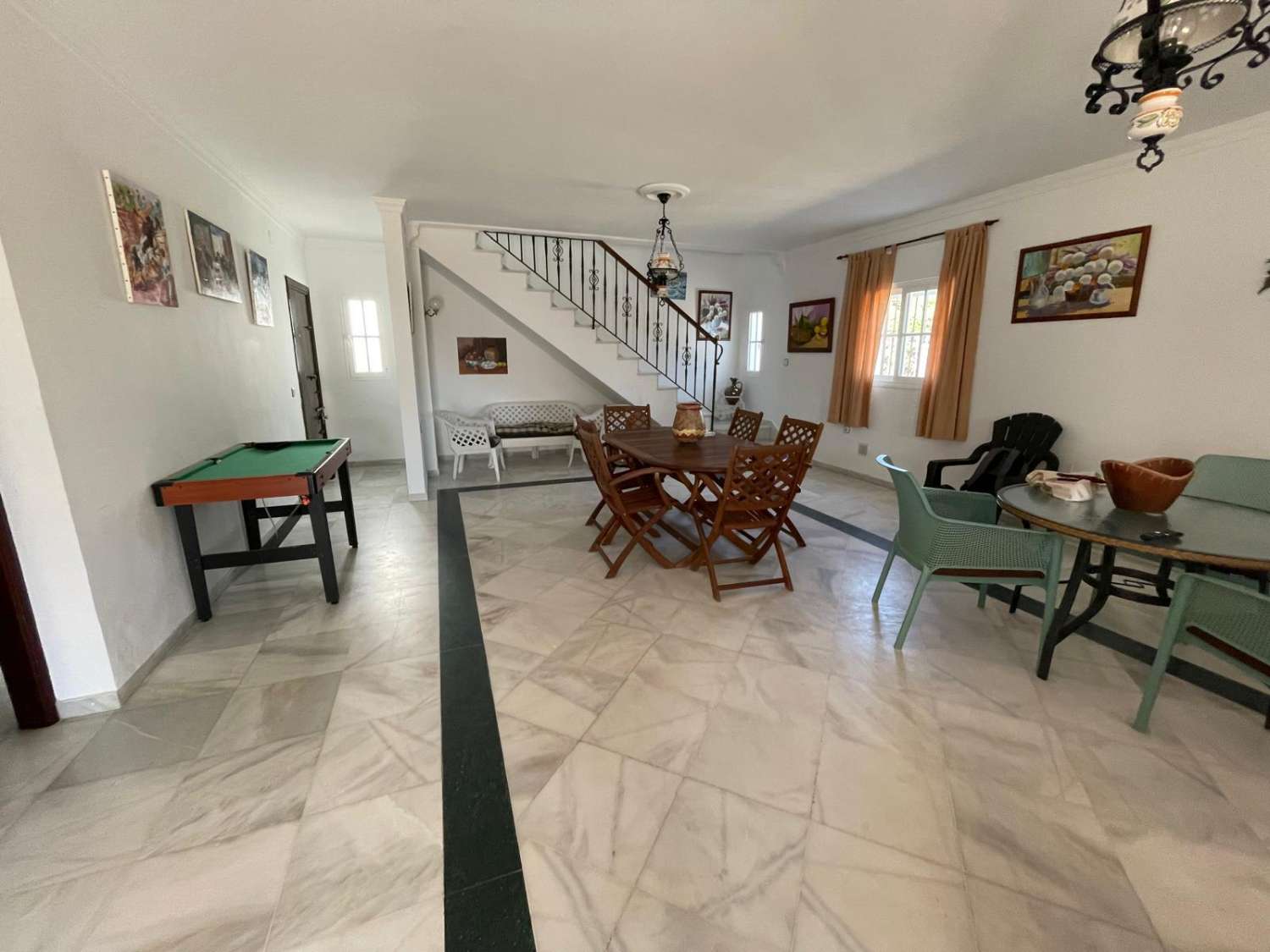 SE ALQUILA ANUAL GRAN CHALET DE 200 M2 CON 5 DORMITORIOS Y 2 BAÑOS A POCOS METROS DEL MAR EN CAMINO DE LA REYERTA, LA JARA, SANLÚCAR DE BARRAMEDA