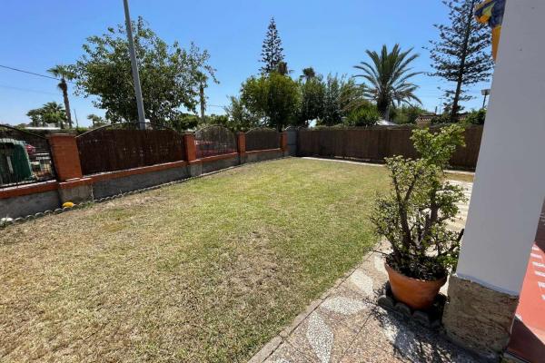 SE ALQUILA ANUAL GRAN CHALET DE 200 M2 CON 5 D...