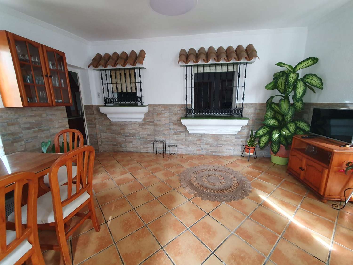 SE ALQUILA ANUAL FABULOSO CHALET EN PARCELA DE 600 M2 CON 4 DORMITORIOS Y 2 BAÑOS EN CARRETERA DE LA BARROSA, CHICLANA DE LA FRONTERA