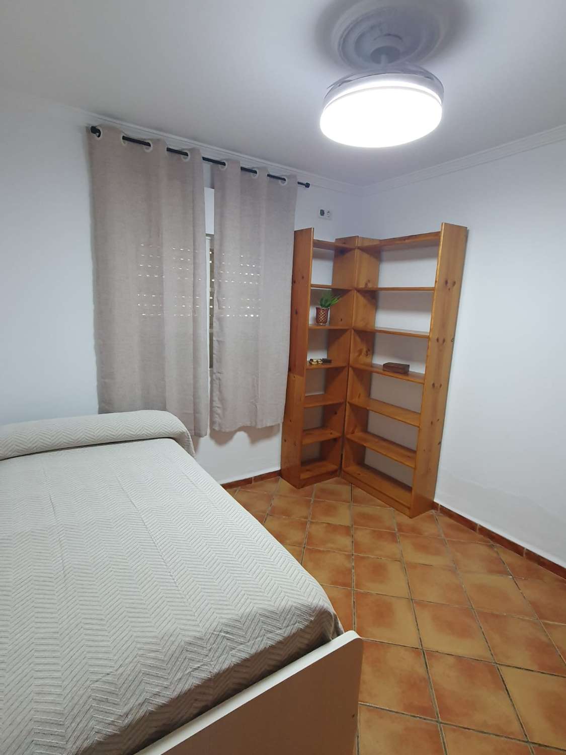 SE ALQUILA ANUAL FABULOSO CHALET EN PARCELA DE 600 M2 CON 4 DORMITORIOS Y 2 BAÑOS EN CARRETERA DE LA BARROSA, CHICLANA DE LA FRONTERA