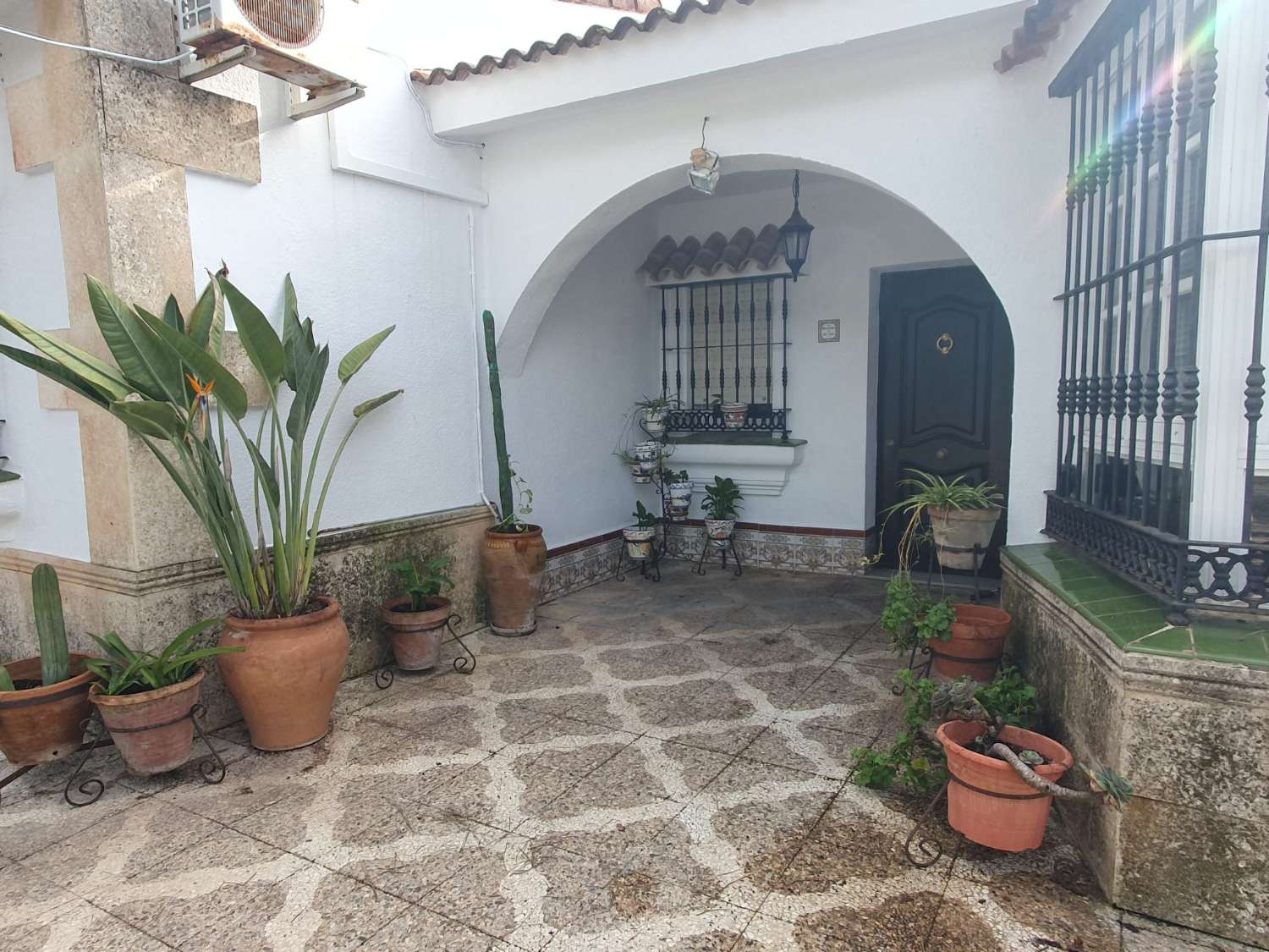 SE ALQUILA ANUAL FABULOSO CHALET EN PARCELA DE 600 M2 CON 4 DORMITORIOS Y 2 BAÑOS EN CARRETERA DE LA BARROSA, CHICLANA DE LA FRONTERA