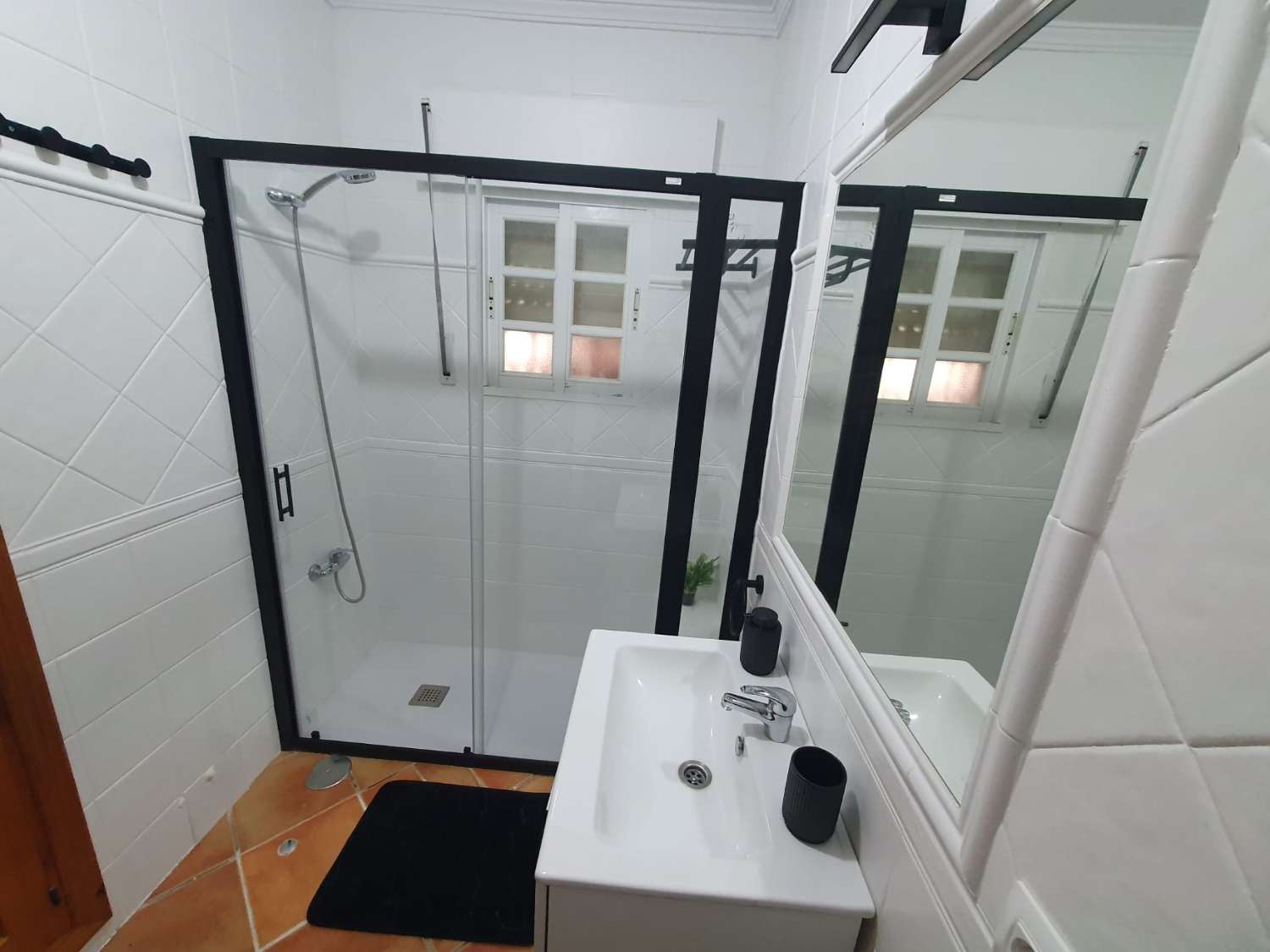 SE ALQUILA ANUAL FABULOSO CHALET EN PARCELA DE 600 M2 CON 4 DORMITORIOS Y 2 BAÑOS EN CARRETERA DE LA BARROSA, CHICLANA DE LA FRONTERA