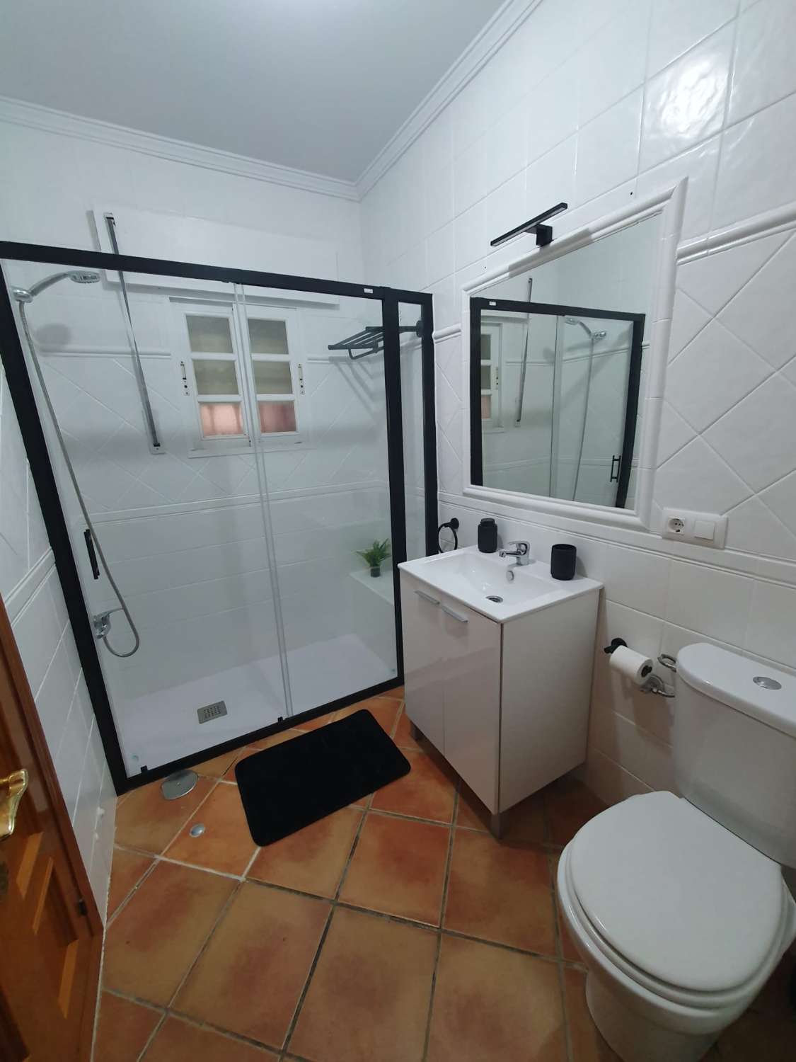 SE ALQUILA ANUAL FABULOSO CHALET EN PARCELA DE 600 M2 CON 4 DORMITORIOS Y 2 BAÑOS EN CARRETERA DE LA BARROSA, CHICLANA DE LA FRONTERA