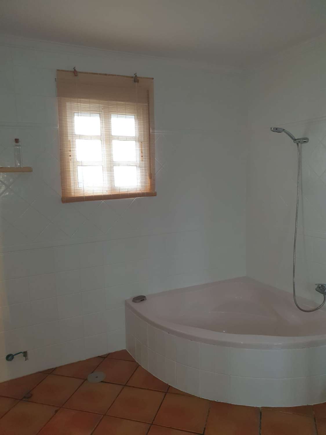 SE ALQUILA ANUAL FABULOSO CHALET EN PARCELA DE 600 M2 CON 4 DORMITORIOS Y 2 BAÑOS EN CARRETERA DE LA BARROSA, CHICLANA DE LA FRONTERA