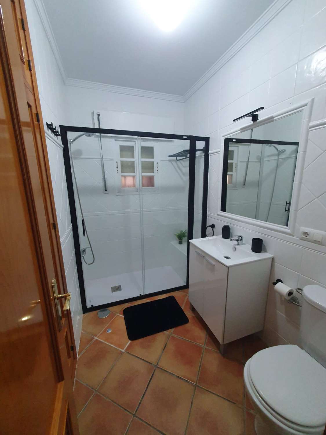 SE ALQUILA ANUAL FABULOSO CHALET EN PARCELA DE 600 M2 CON 4 DORMITORIOS Y 2 BAÑOS EN CARRETERA DE LA BARROSA, CHICLANA DE LA FRONTERA