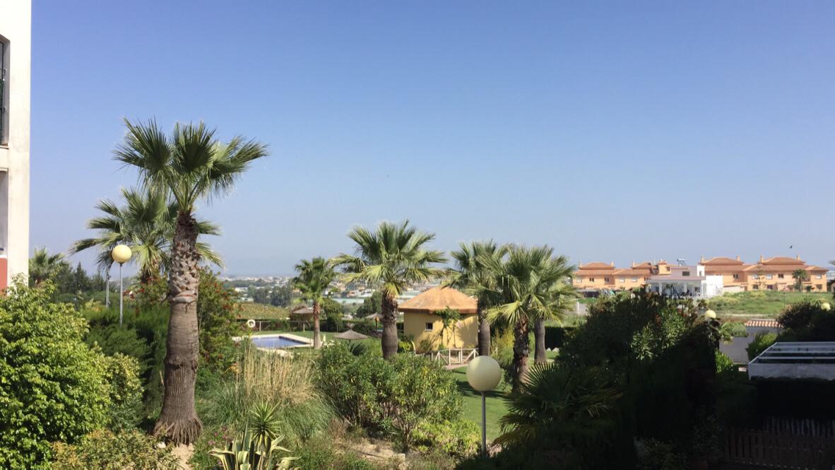 SE VENDE ESTUPENDO PISO DE 2 DORMITORIOS Y 2 BAÑOS CON GARAJE Y JARDIN Y PISCINA COMUNITARIOS EN LOMA DE MARTÍN MIGUEL SANLUCAR DE BARRAMEDA