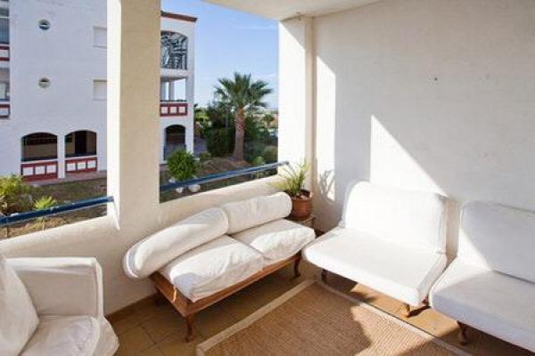 SE VENDE ESTUPENDO PISO DE 2 DORMITORIOS Y 2 B...